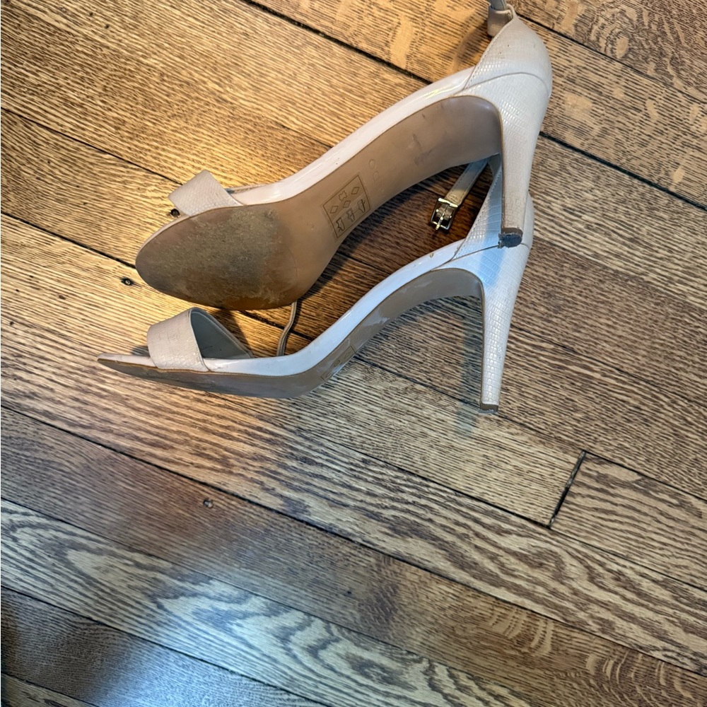 Aldo Cream Stiletto Heels with Minimalist Design - Picture 2 of 3